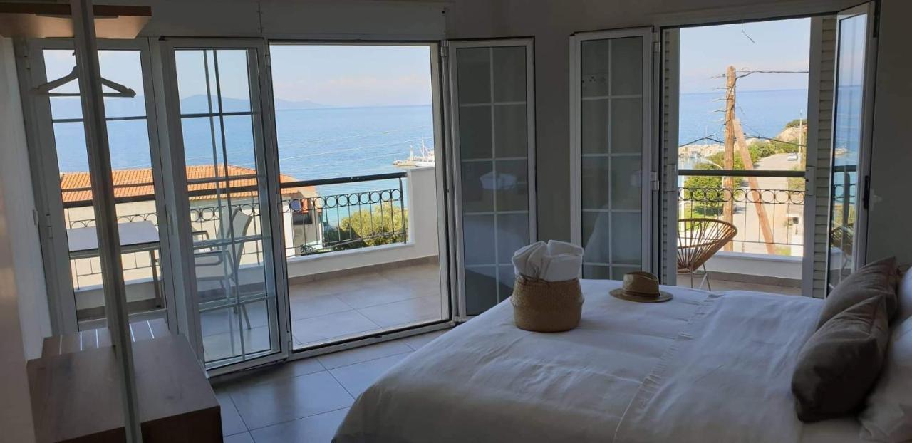 Villa Eleni Greece - Wonderful Sea View Studios Nea Roda Extérieur photo