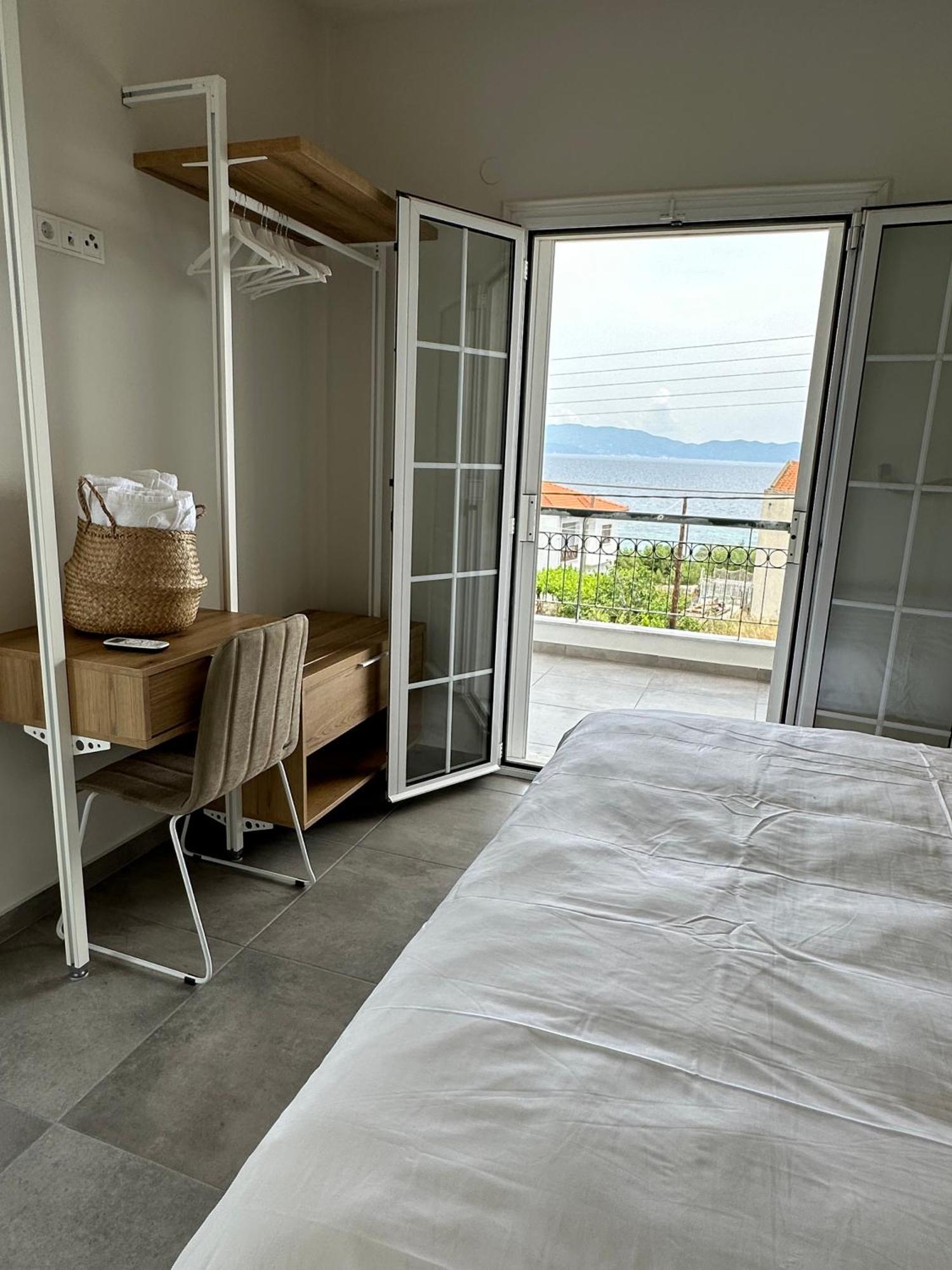 Villa Eleni Greece - Wonderful Sea View Studios Nea Roda Extérieur photo