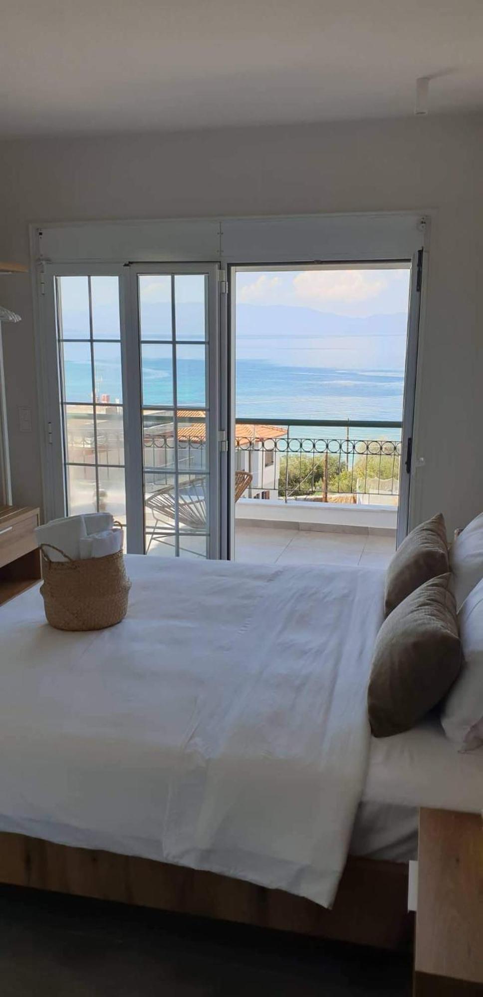 Villa Eleni Greece - Wonderful Sea View Studios Nea Roda Extérieur photo